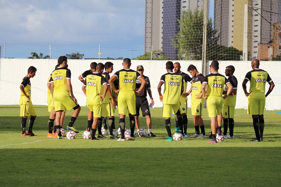 Grupo volta aos treinos trabalho físico no CT ABC FC