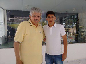 Lúcio Flávio almoçou com o vice-presidente de futebol, Leonardo Arruda. Foto: Assessoria de Comunicação / ABC F.C.